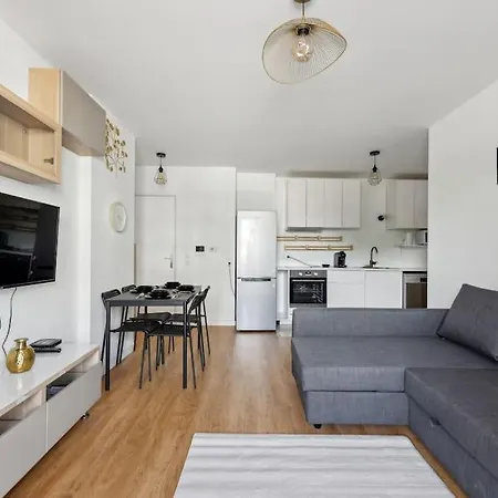Direct Access To Paris - 6 Guests Apartment *